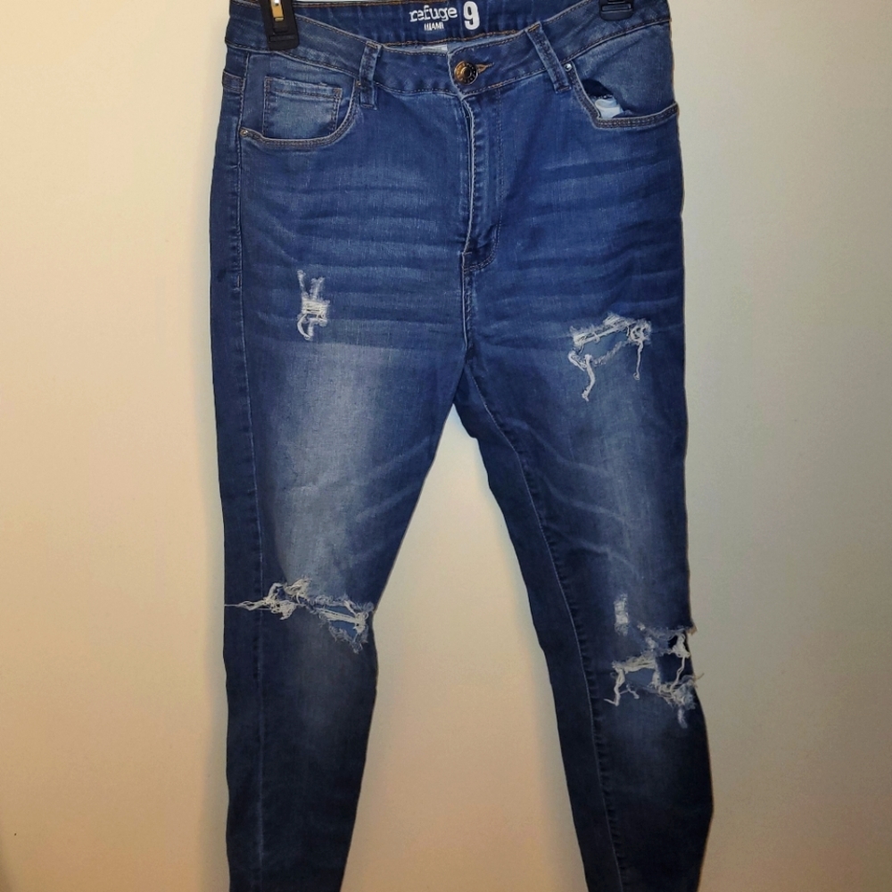 Ripped skinny jeans